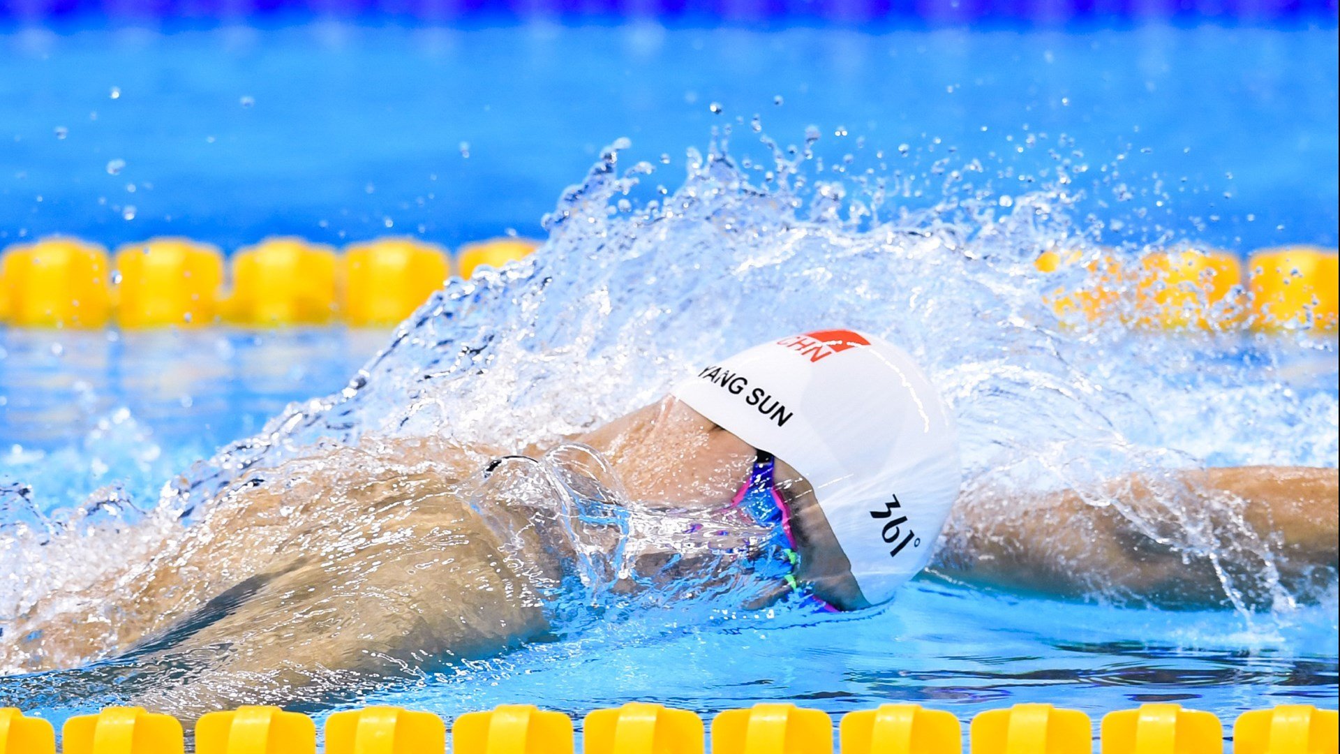 精彩追击：球队拼尽全力的激烈时刻，精彩追求